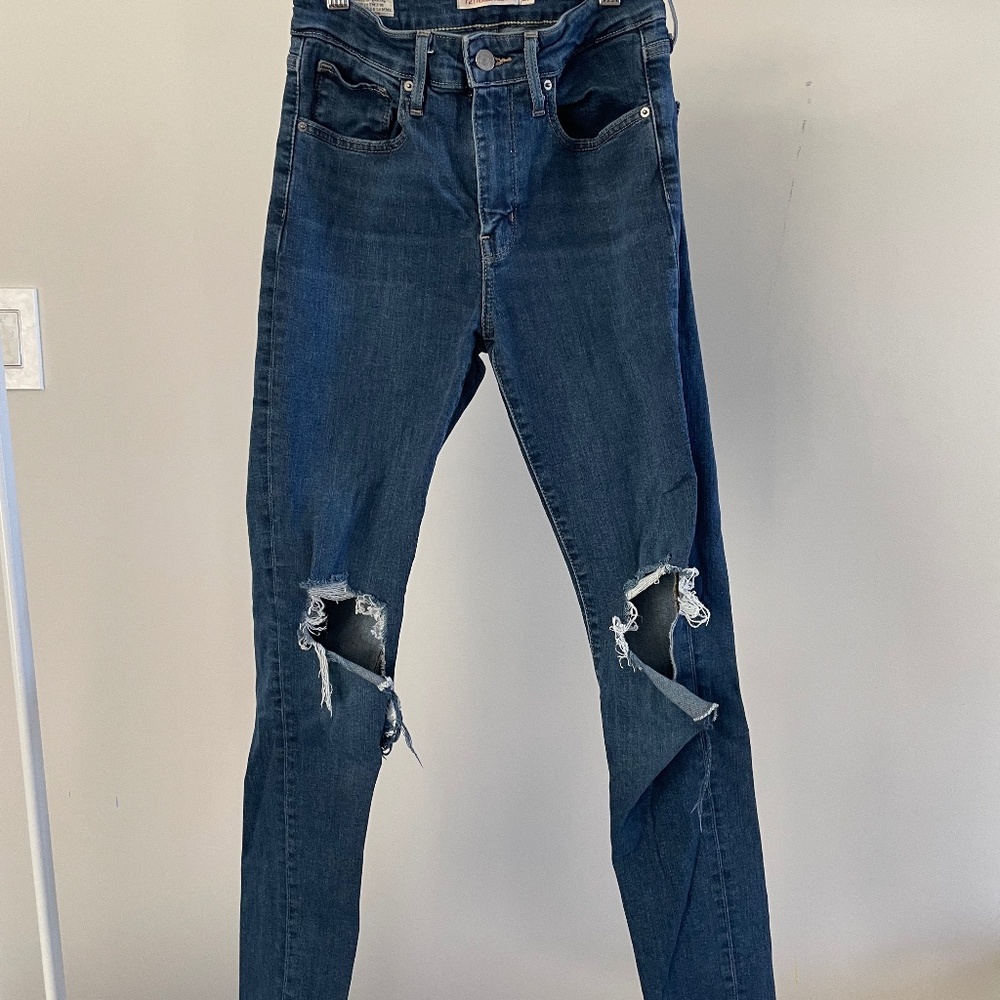 Ripped Knee Levi's High-rise Skinny Jean
